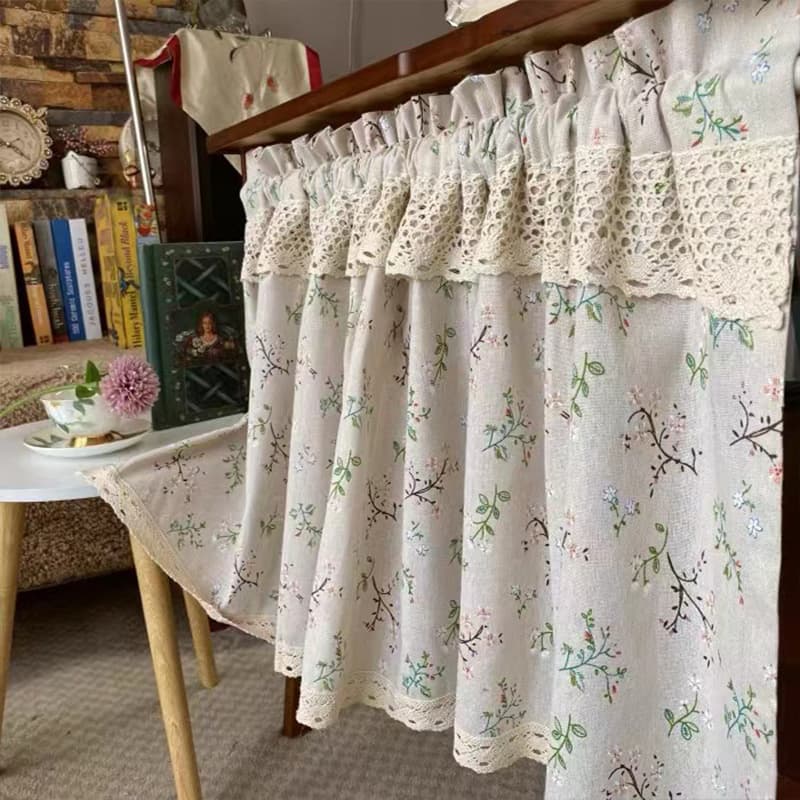 パーテーション 小花刺繍と透かし編みレース付き目隠し布